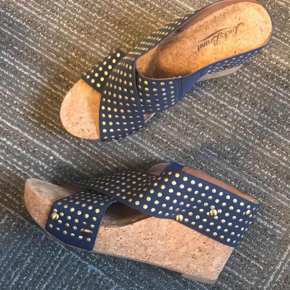 Shoe